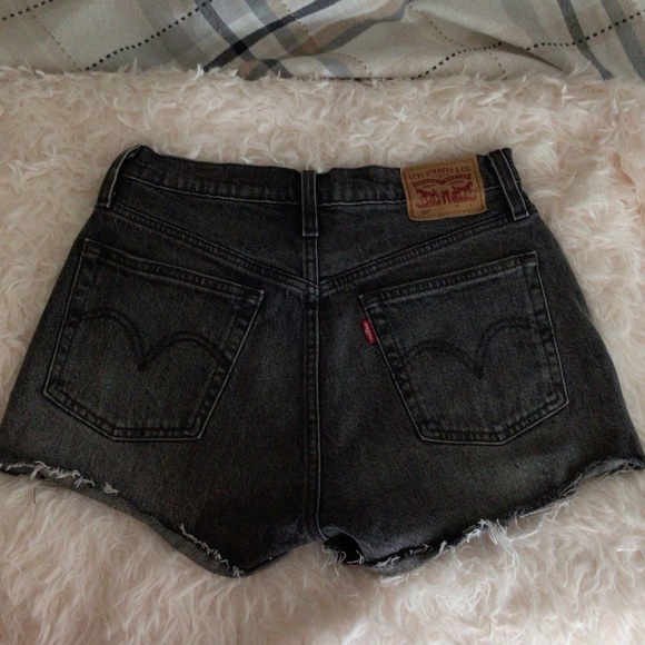 Womens Levi’s 501 Cut off Jean Shorts - Picture 2 of 7